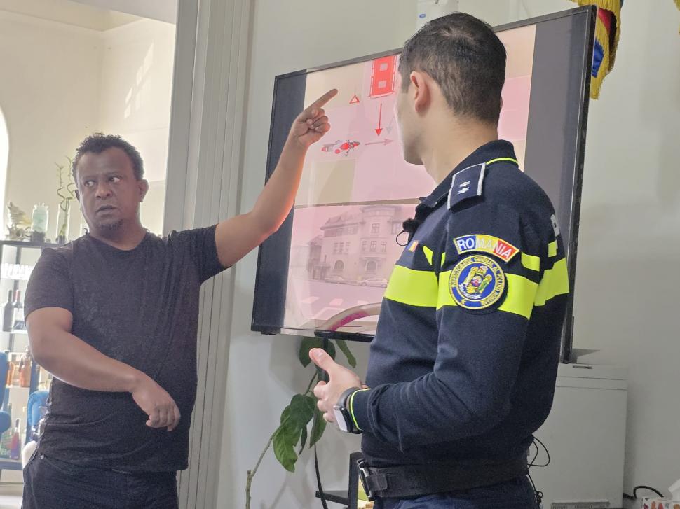 Livratorii asiatici și africani iau lecţii de circulaţie în Bucureşti. Câte accidente s-au produs, de fapt, din cauza lor 949301