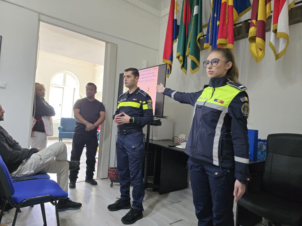 Livratorii asiatici și africani iau lecţii de circulaţie în Bucureşti. Câte accidente s-au produs, de fapt, din cauza lor 949302