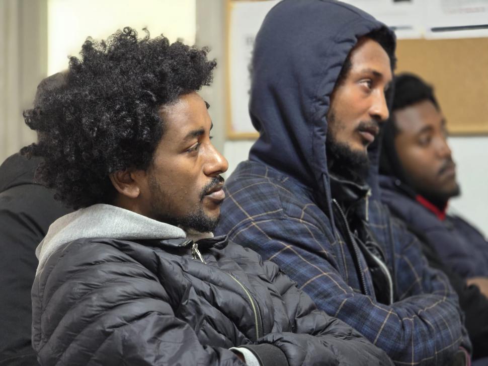 Livratorii asiatici și africani iau lecţii de circulaţie în Bucureşti. Câte accidente s-au produs, de fapt, din cauza lor 949303