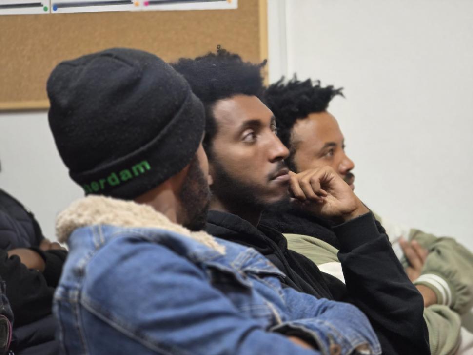 Livratorii asiatici și africani iau lecţii de circulaţie în Bucureşti. Câte accidente s-au produs, de fapt, din cauza lor 949304