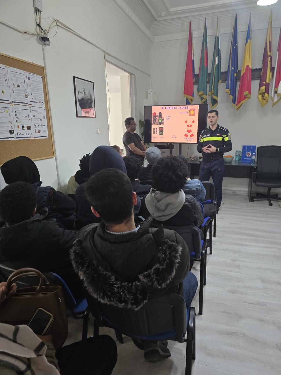 Livratorii asiatici și africani iau lecţii de circulaţie în Bucureşti. Câte accidente s-au produs, de fapt, din cauza lor 949308