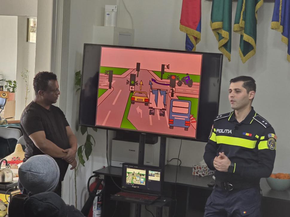 Livratorii asiatici și africani iau lecţii de circulaţie în Bucureşti. Câte accidente s-au produs, de fapt, din cauza lor 949310