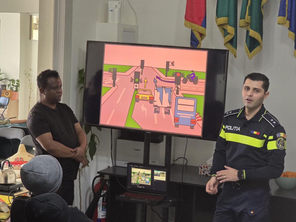 Livratorii asiatici și africani iau lecţii de circulaţie în Bucureşti. Câte accidente s-au produs, de fapt, din cauza lor 949313