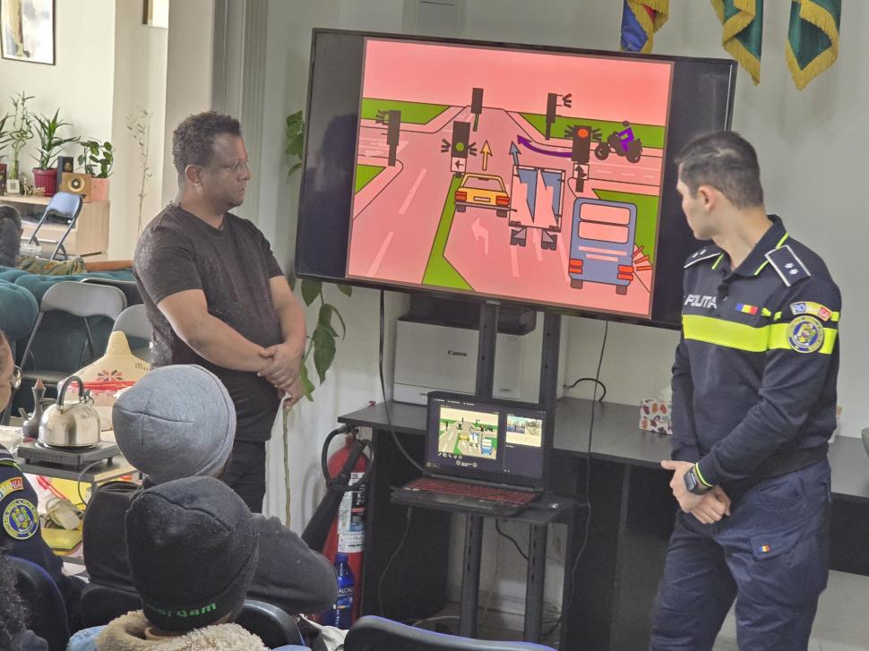 Livratorii asiatici și africani iau lecţii de circulaţie în Bucureşti. Câte accidente s-au produs, de fapt, din cauza lor 949314