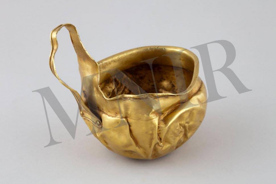 Povestea incredibilă a tezarului de la Rădeni vechi de 3.000 de ani. A stat 10 ani pe holul unei școli, aurul a fost confundat cu alama 949385