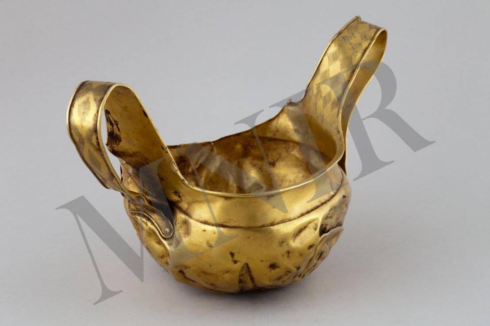 Povestea incredibilă a tezarului de la Rădeni vechi de 3.000 de ani. A stat 10 ani pe holul unei școli, aurul a fost confundat cu alama 949387