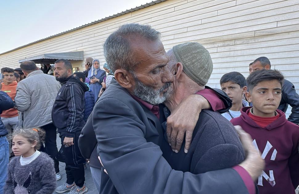 Imagini emoționante. Ostaticii israelieni și prizonierii palestinieni s-au reunit cu familiile lor: „A îndurat luni de zile de coșmar” 949645