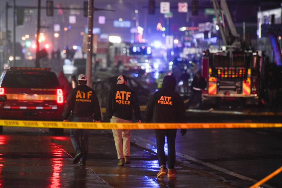 Un avion medical cu 6 persoane la bord s-a prăbușit în Philadelphia. Mai multe case au luat foc. Nu se știe dacă sunt supraviețuitori 949579