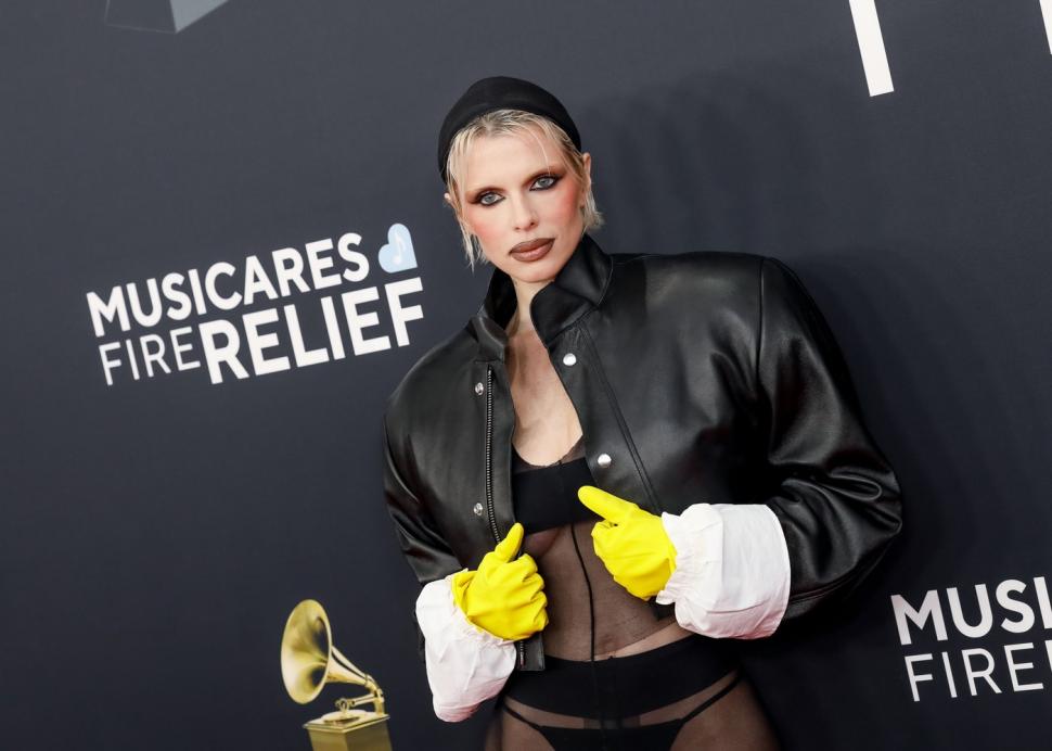 Și fosta iubită a lui Kanye West a apărut aproape dezbrăcată la Grammy 2025 949873