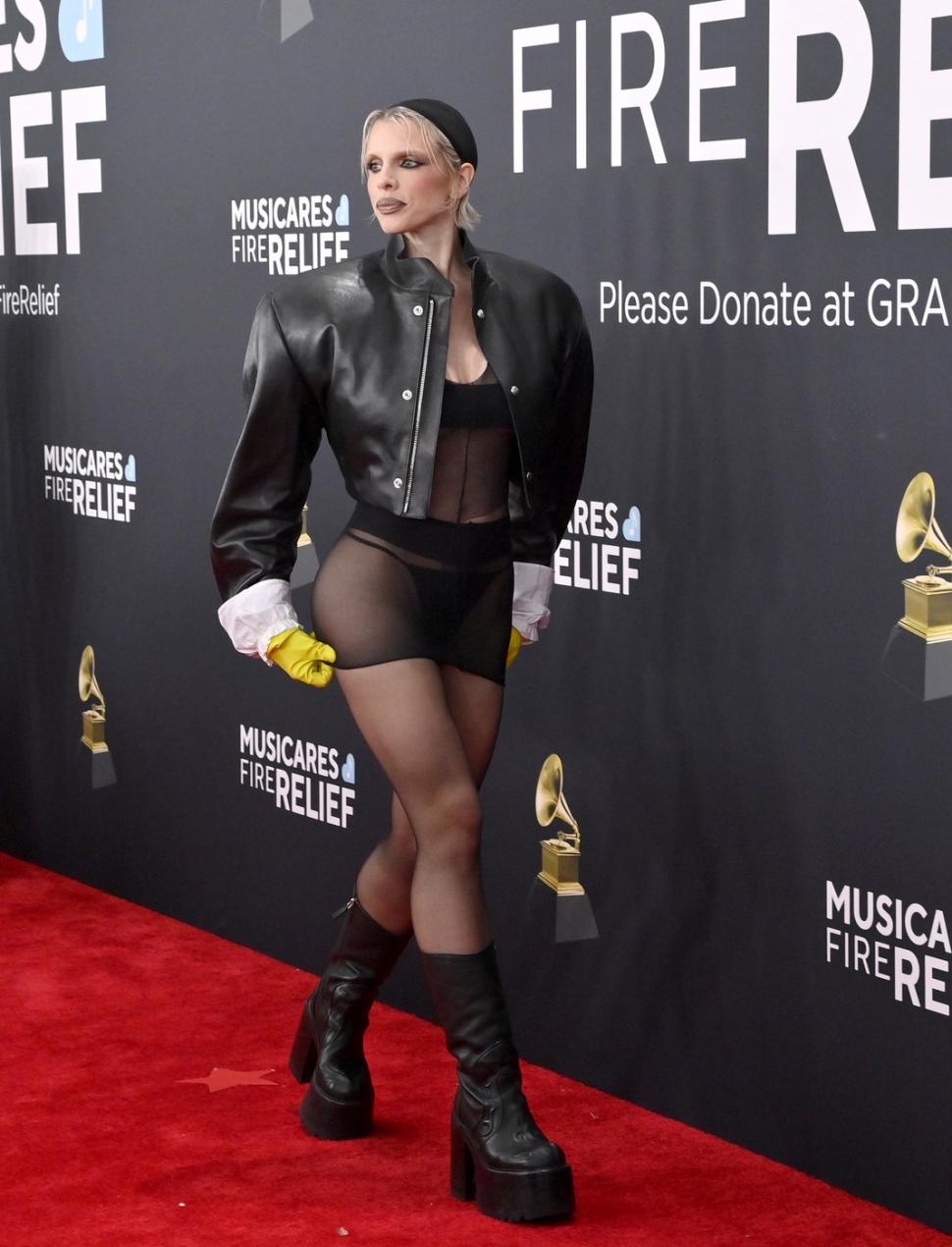 Și fosta iubită a lui Kanye West a apărut aproape dezbrăcată la Grammy 2025 949874