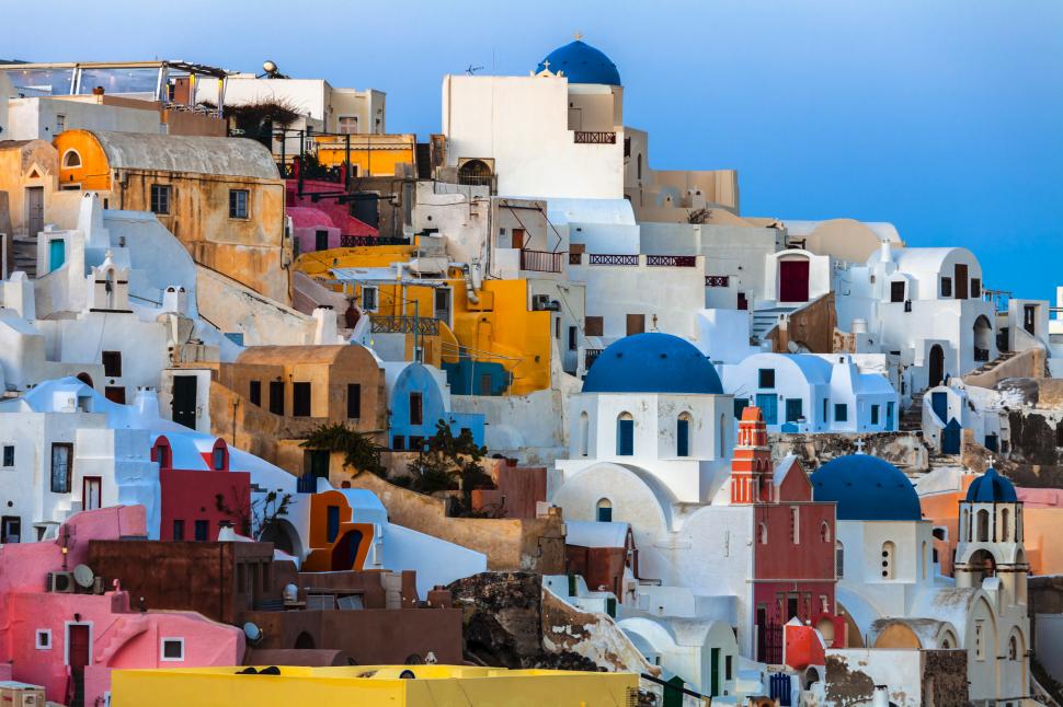 Speriați de cutremure, oamenii fug din Santorini și iau cu asalt avioanele și feriboturile. Autoritățile se tem de un dezastru 950067