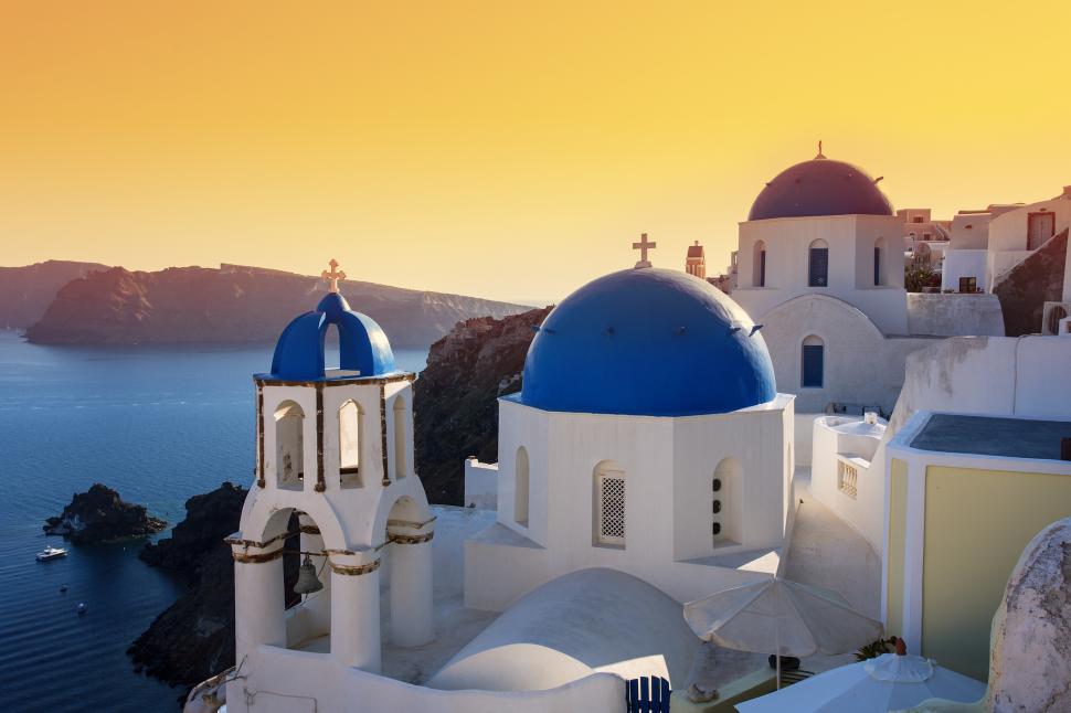 Speriați de cutremure, oamenii fug din Santorini și iau cu asalt avioanele și feriboturile. Autoritățile se tem de un dezastru 950078