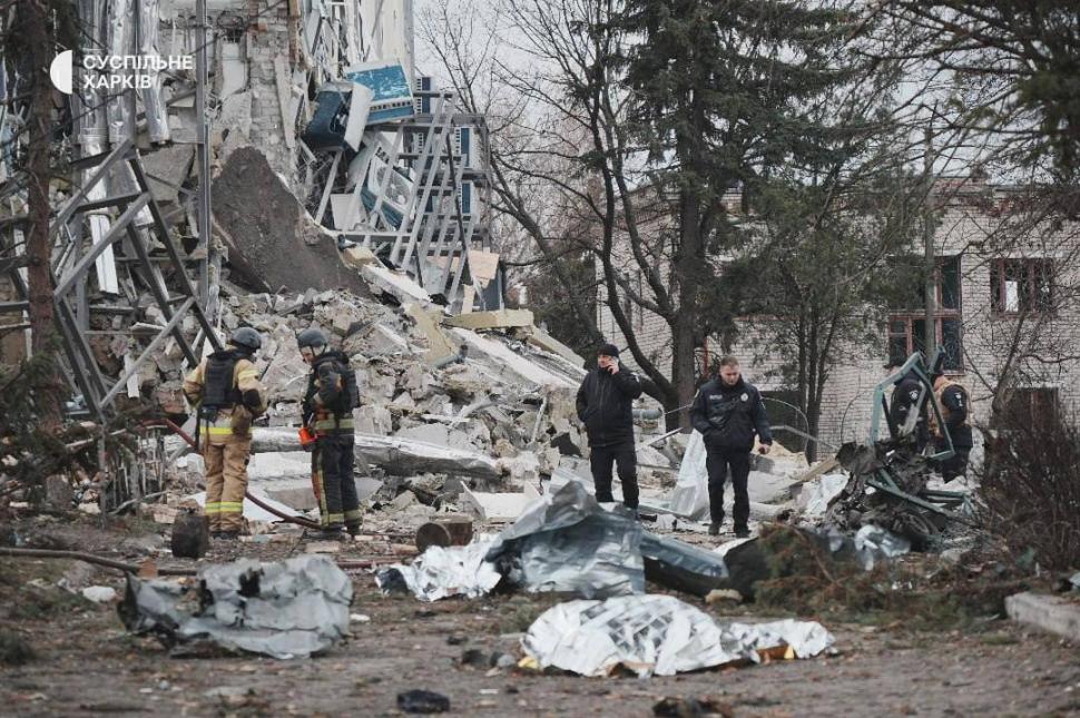 Ucraina: O rachetă balistică trasă de Rusia a spulberat clădirea Consiliului Municipal din Izium. Cel puțin cinci oameni au fost uciși 950193