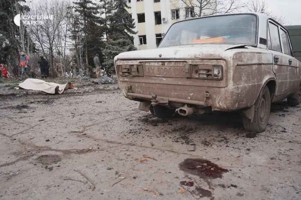 Ucraina: O rachetă balistică trasă de Rusia a spulberat clădirea Consiliului Municipal din Izium. Cel puțin cinci oameni au fost uciși 950195