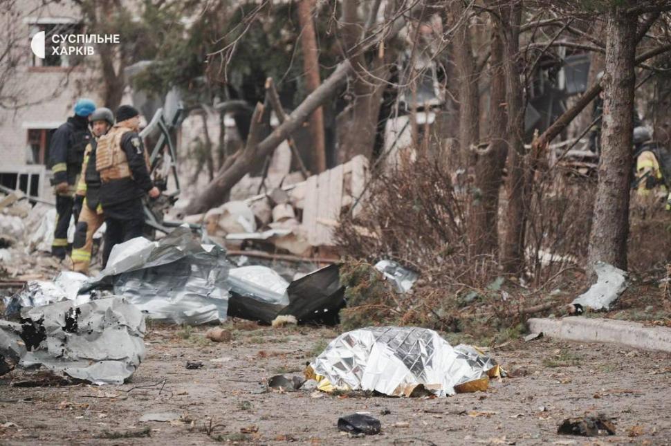 Ucraina: O rachetă balistică trasă de Rusia a spulberat clădirea Consiliului Municipal din Izium. Cel puțin cinci oameni au fost uciși 950196