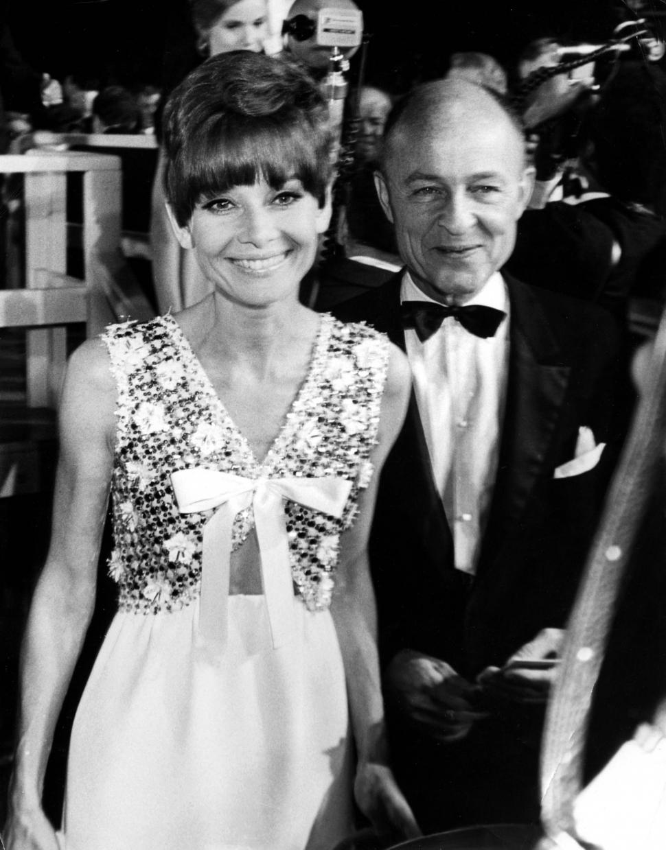 Vila elvețiană „La Paisible” a lui Audrey Hepburn a fost scoasă la vânzare. Proprietatea are 12 camere, 5 șemineuri, parc și piscină 950650