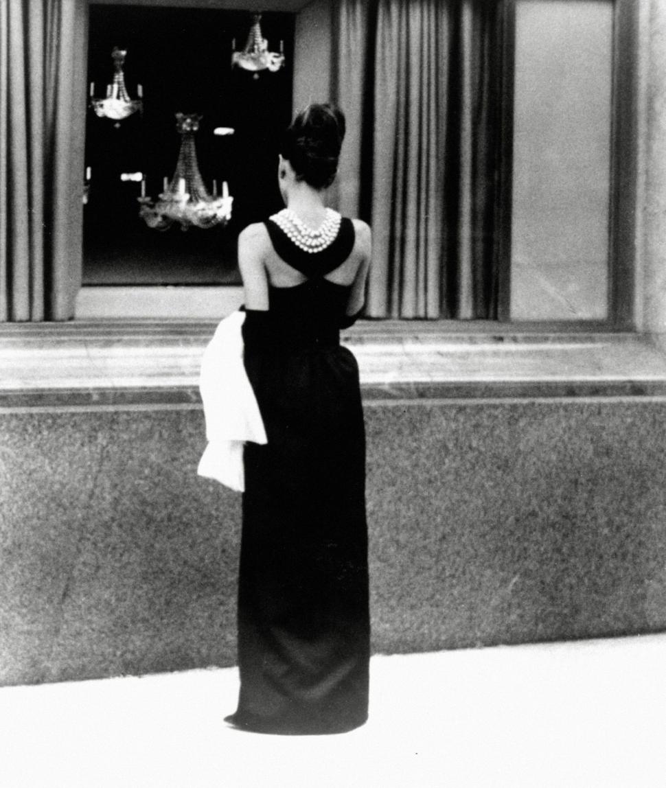 Vila elvețiană „La Paisible” a lui Audrey Hepburn a fost scoasă la vânzare. Proprietatea are 12 camere, 5 șemineuri, parc și piscină 950652