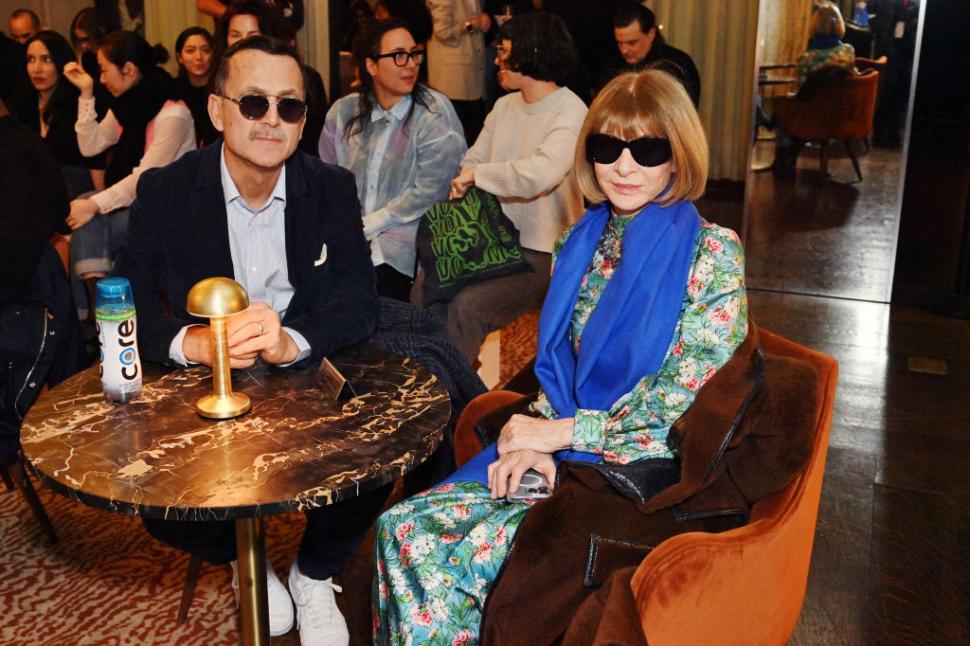 Regina modei Anna Wintour a renunţat la legendarii ochelari de soare pentru Regele Charles 950867
