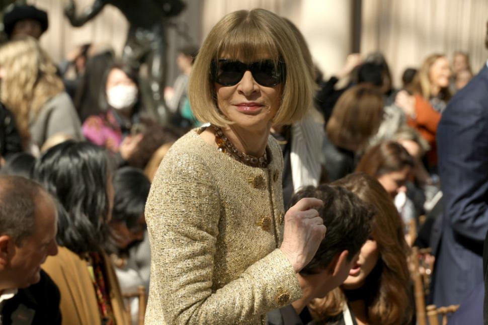Regina modei Anna Wintour a renunţat la legendarii ochelari de soare pentru Regele Charles 950868