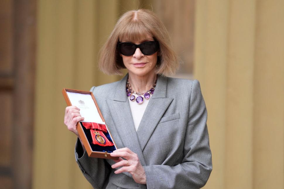Regina modei Anna Wintour a renunţat la legendarii ochelari de soare pentru Regele Charles 950872