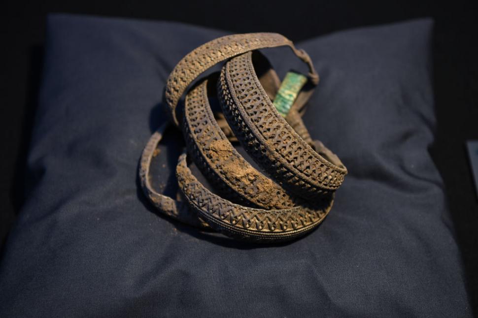 Misterul din spatele tezaurului vikingilor, descoperit în Scoția, a fost rezolvat. Cui aparținea comoara 950803