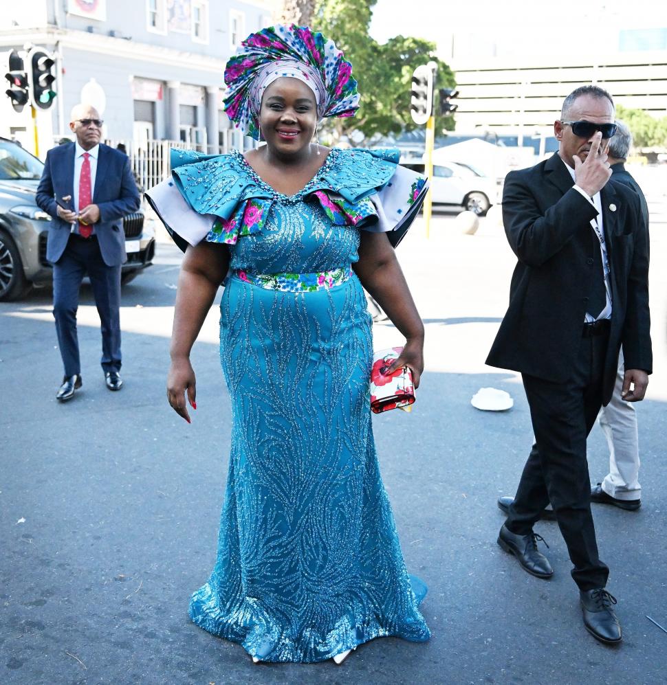 Pantofi aurii și rochii extravagante. Defilare pe covorul roșu ca la Grammy la cel mai mare eveniment politic din Africa de Sud 950895