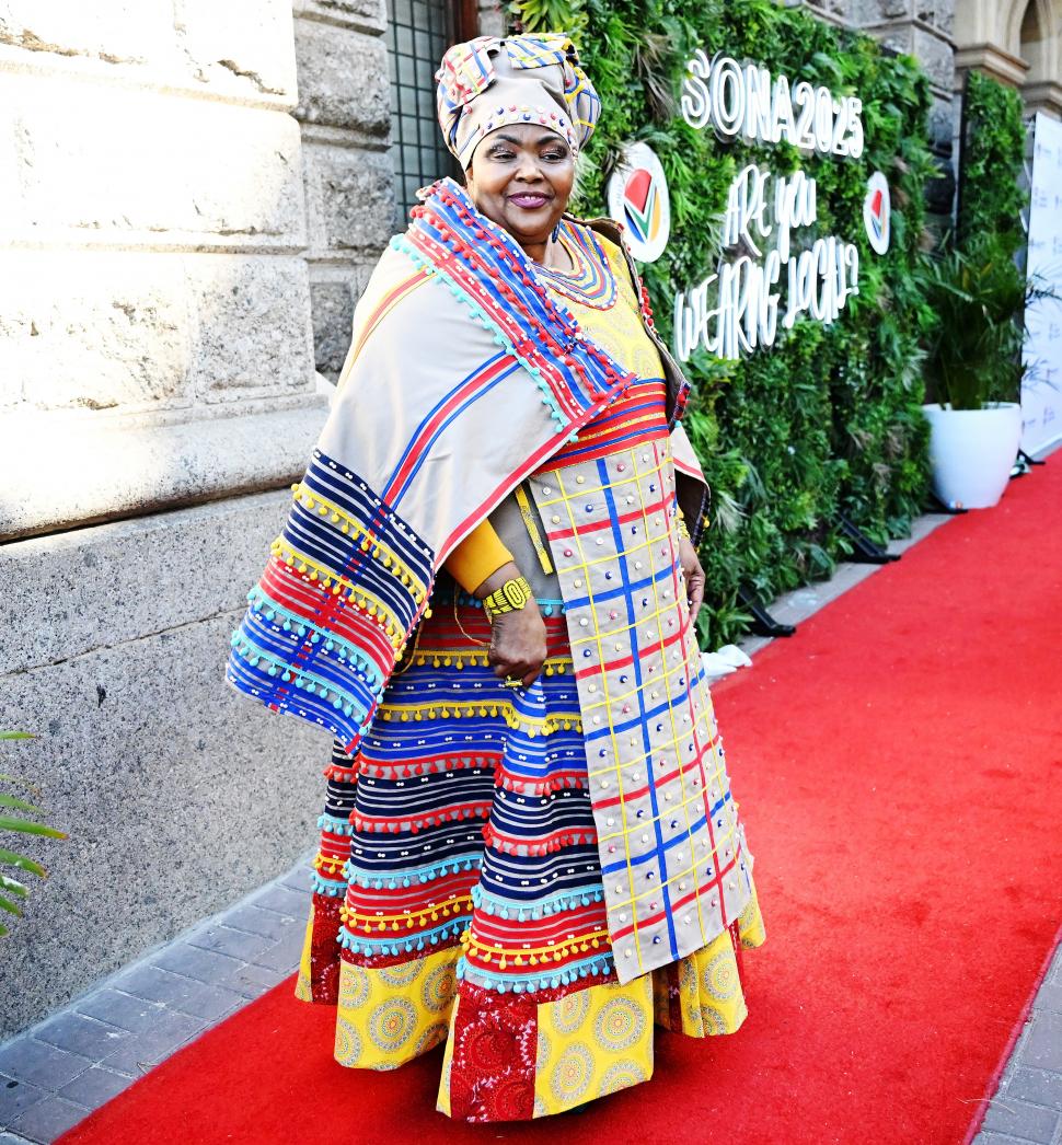 Pantofi aurii și rochii extravagante. Defilare pe covorul roșu ca la Grammy la cel mai mare eveniment politic din Africa de Sud 950896