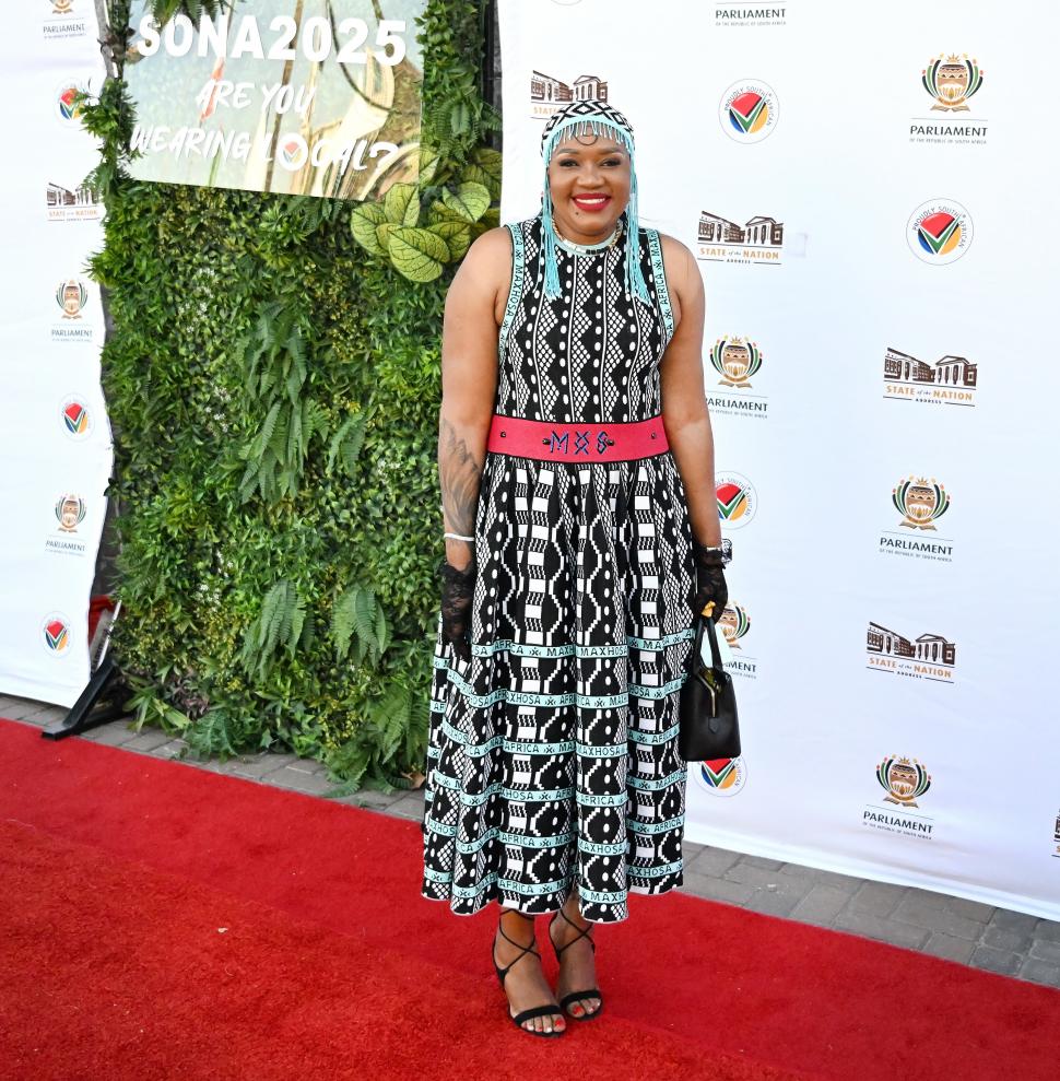 Pantofi aurii și rochii extravagante. Defilare pe covorul roșu ca la Grammy la cel mai mare eveniment politic din Africa de Sud 950897