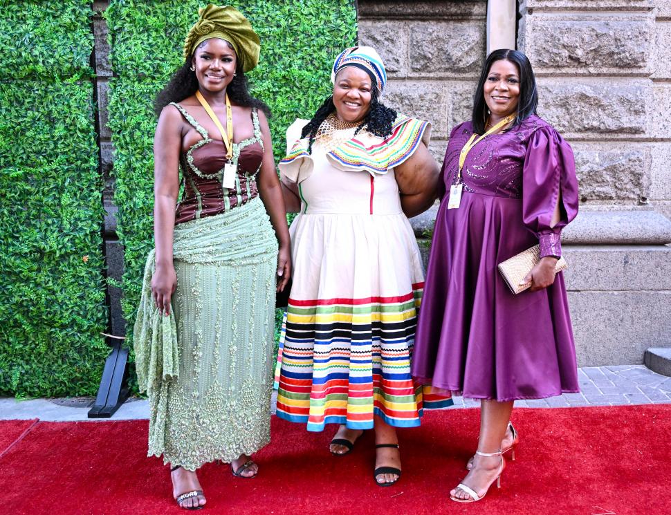 Pantofi aurii și rochii extravagante. Defilare pe covorul roșu ca la Grammy la cel mai mare eveniment politic din Africa de Sud 950898