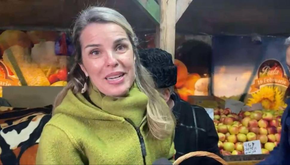 Călin Georgescu a mers la piață cu soția și bodyguarzii. Cristela Georgescu: „Cel mai des cumpărăm pătrunjel cu frunza mică” 951190