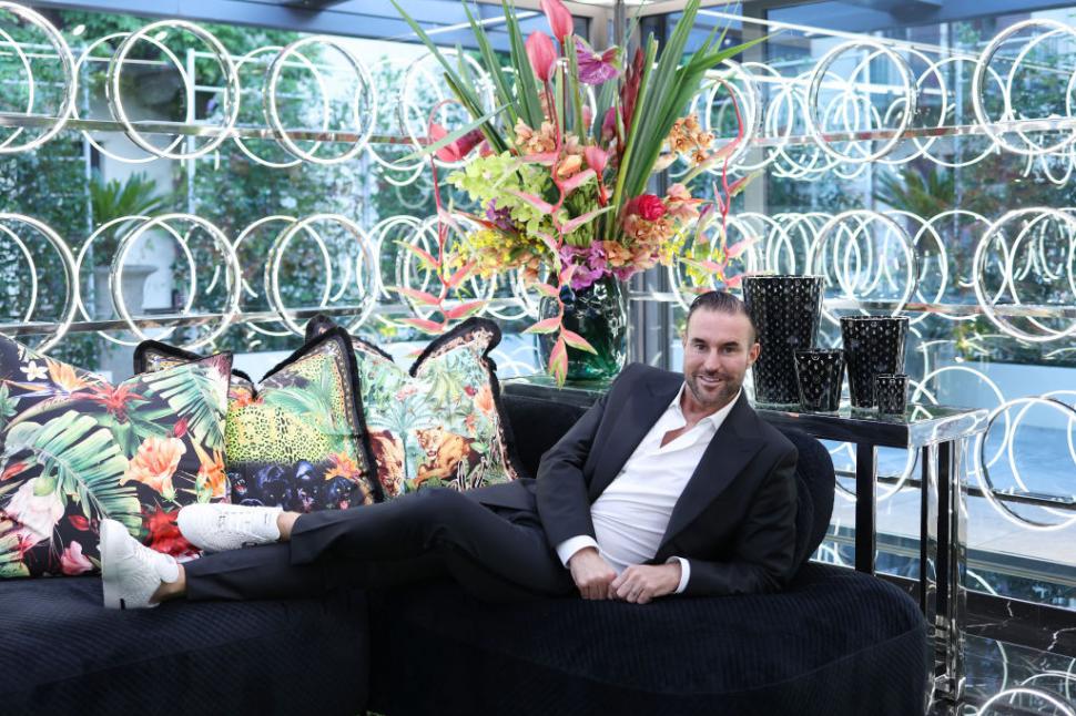 Philipp Plein își deschide primul hotel de lux la Milano. Intrarea în cameră se va face cu un soft de recunoaştere facială 951432
