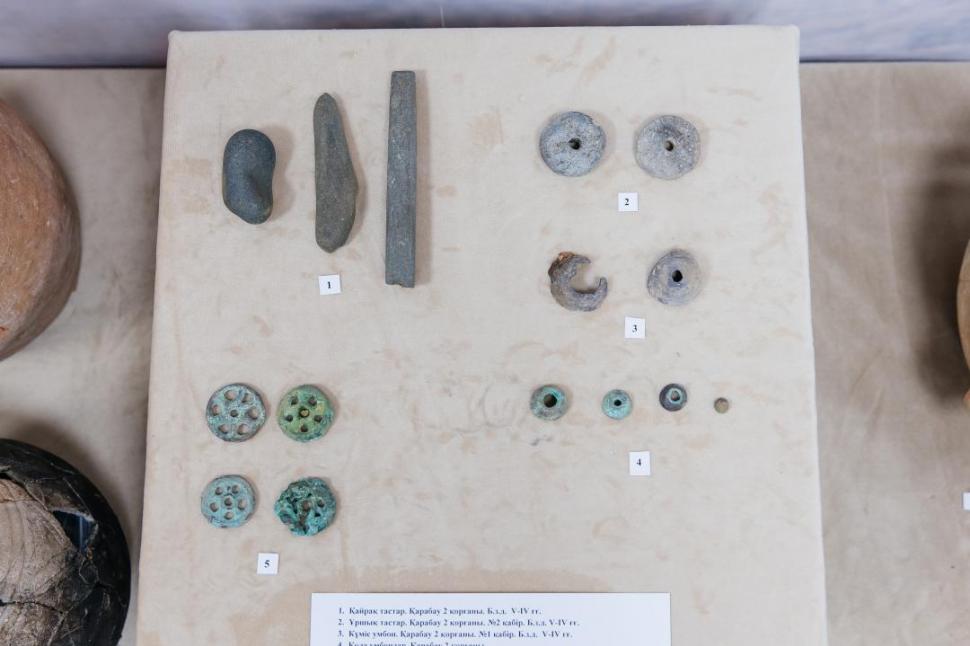 Descoperire arheologică valoroasă: 100 de bijuterii din aur cu leoparzi și tigri au fost găsite într-un mormânt vechi de 2.400 de ani 951628