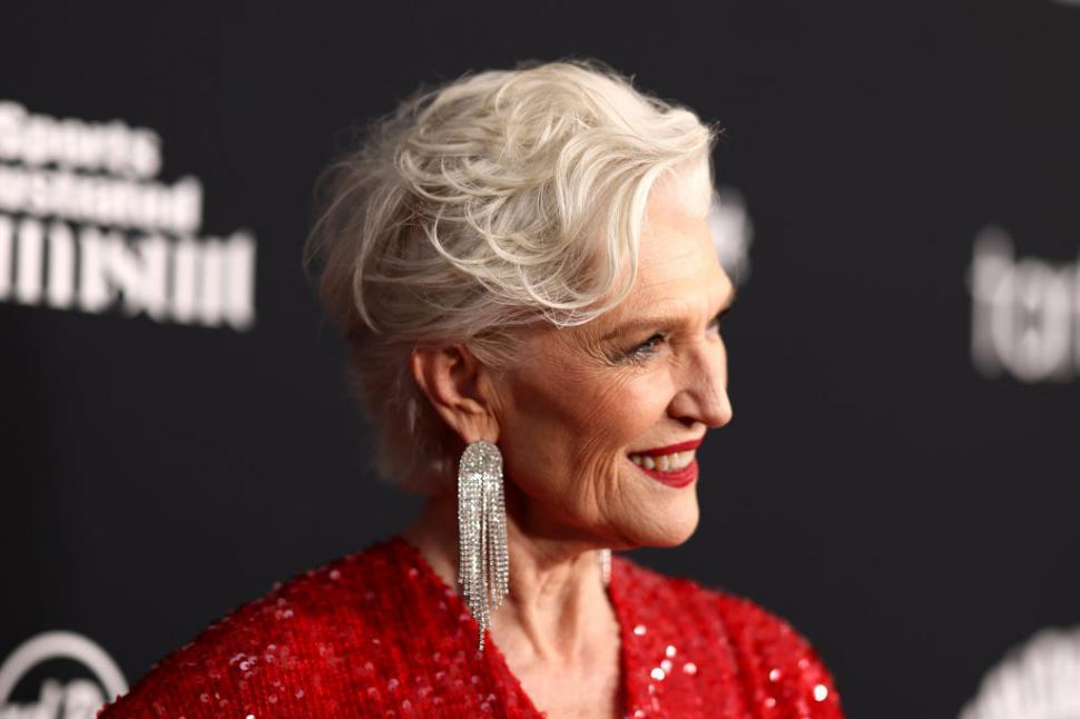 Mama lui Elon Musk a provocat o surpriză uriașă la un eveniment din New York. Cum a apărut pe scenă, la 76 de ani 951668