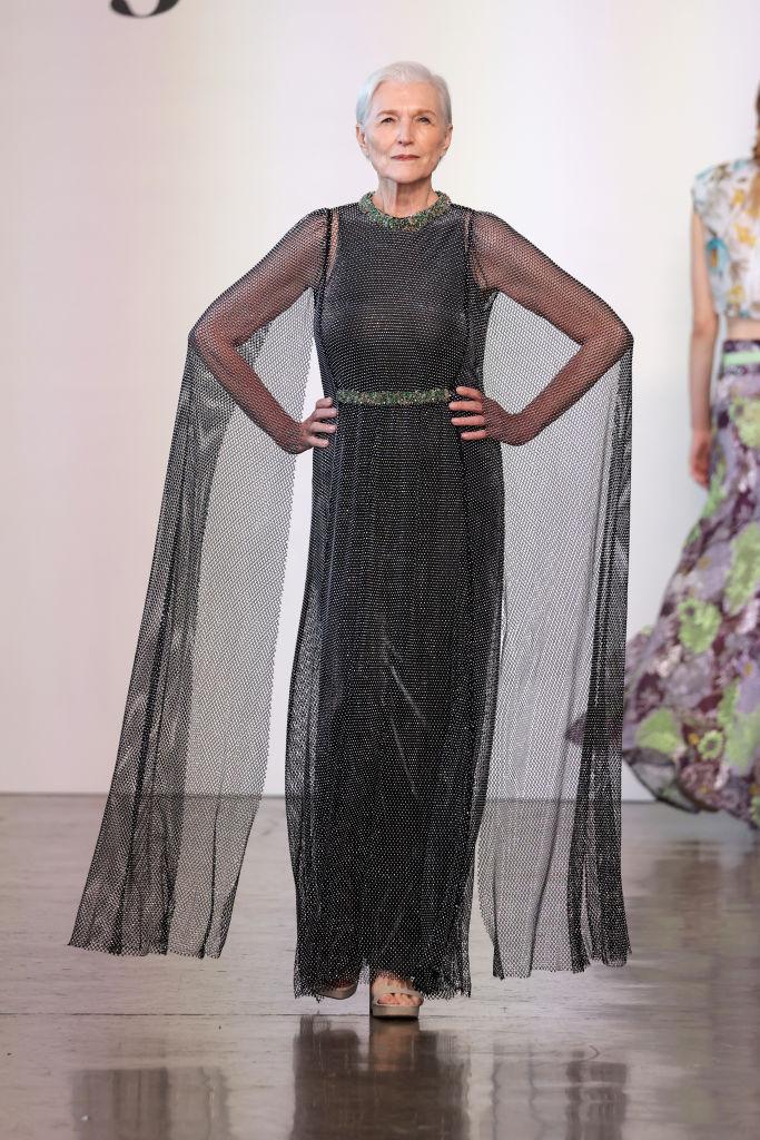 Mama lui Elon Musk a provocat o surpriză uriașă la un eveniment din New York. Cum a apărut pe scenă, la 76 de ani 951675