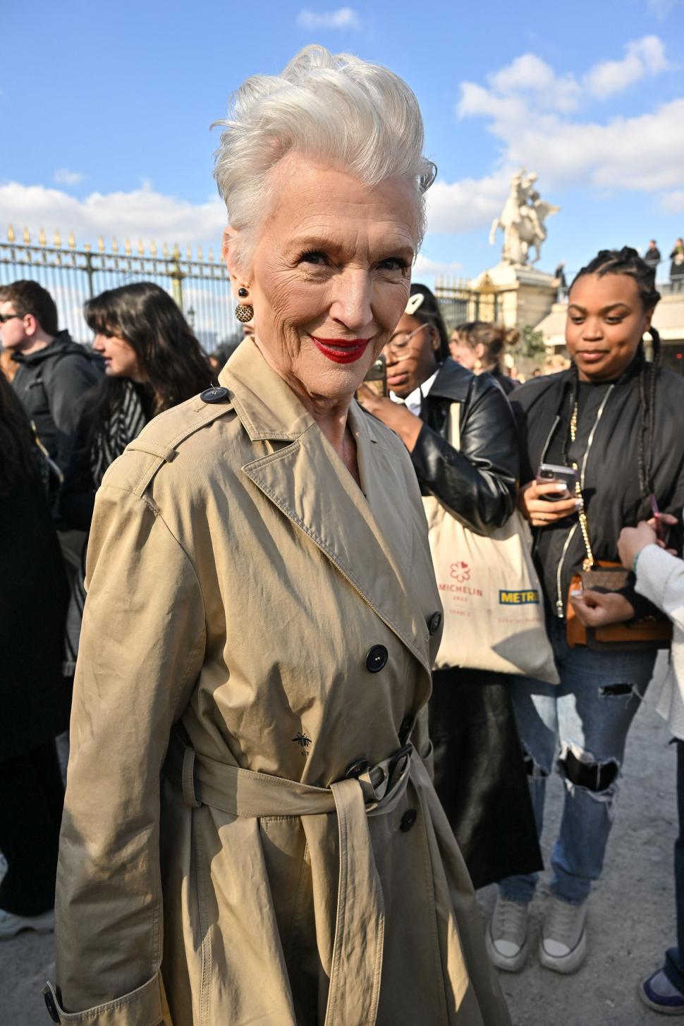 Mama lui Elon Musk a provocat o surpriză uriașă la un eveniment din New York. Cum a apărut pe scenă, la 76 de ani 951709