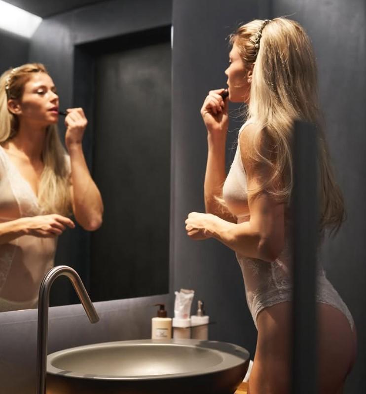 O jucătoare de tenis devenită model de lenjerie intimă și-a schimbat din nou cariera. Controversele din viața sportivei 951741