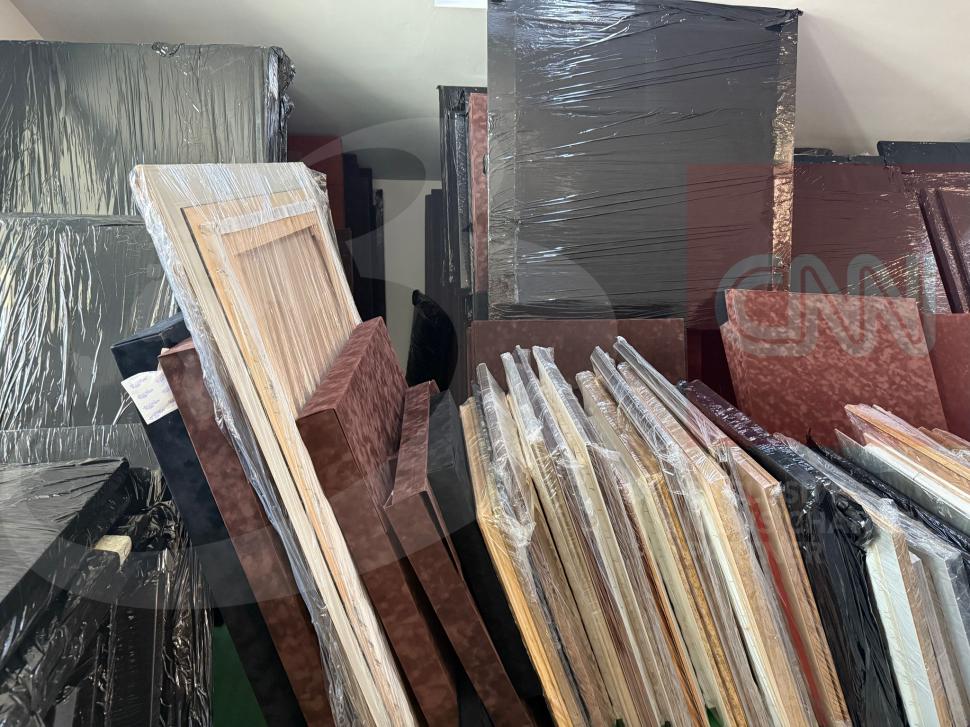 2000 de tablouri, ceasuri și poșete de lux au fost găsite la generalul Cătălin Zisu, în urma perchezițiilor DNA 952314