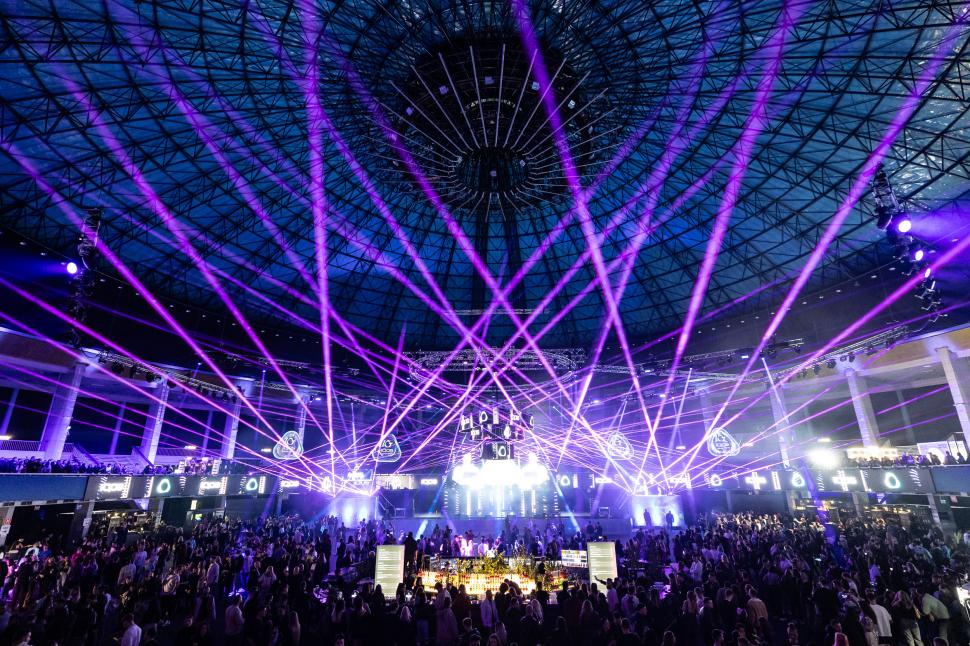 2024 – 10 ani de IQOS sărbătoriți în România. O călătorie aniversară 952179