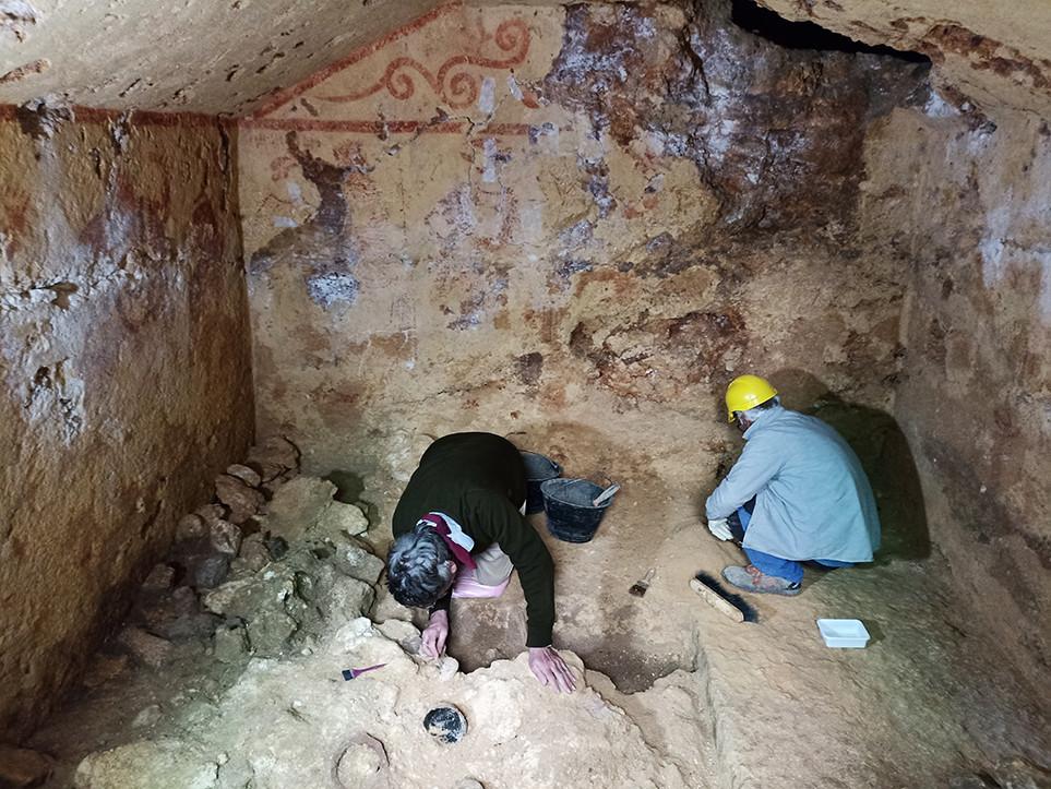 Descoperire arheologică importantă: Un mormânt pictat de etrusci acum 2.500 de ani cu „o scenă unică” a fost găsit în Italia 952169