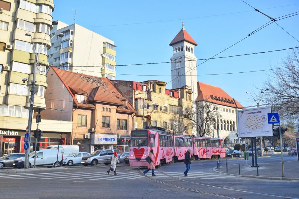 „Dragostea e pe șine”. „Tramvaiul Iubirii” circulă prin București de Ziua Îndrăgostiților. Pe ce rută poate fi văzut 952200