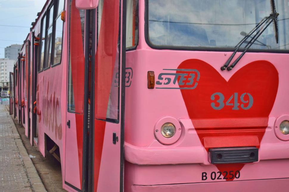 „Dragostea e pe șine”. „Tramvaiul Iubirii” circulă prin București de Ziua Îndrăgostiților. Pe ce rută poate fi văzut 952203