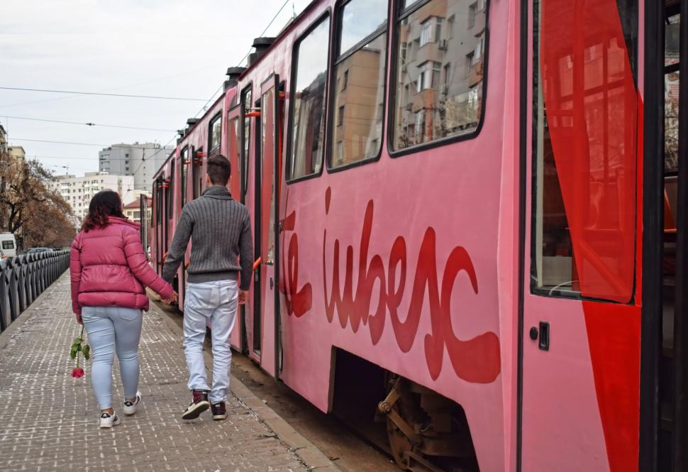 „Dragostea e pe șine”. „Tramvaiul Iubirii” circulă prin București de Ziua Îndrăgostiților. Pe ce rută poate fi văzut 952204