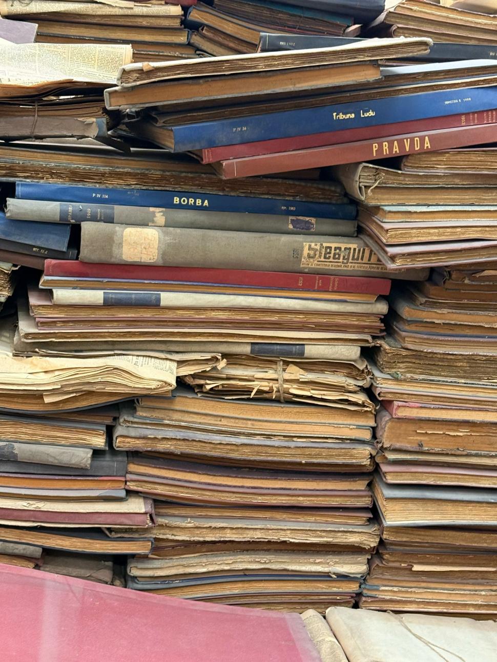 Comoara din beciul Bibliotecii Naționale. Cărți vechi și rare și milioane de documente care riscă să putrezească 952458