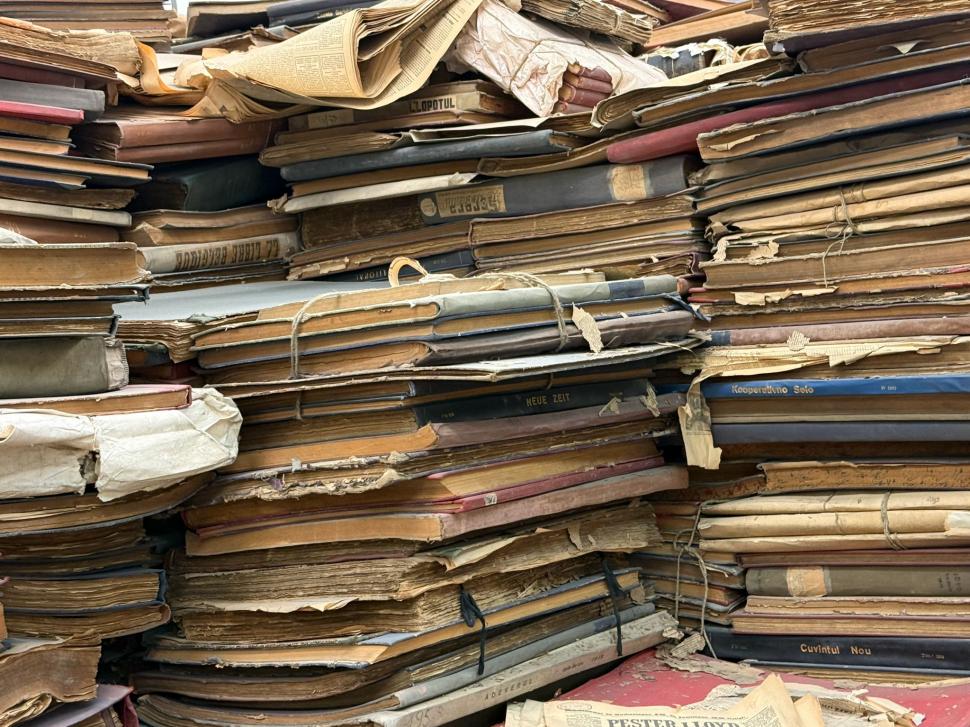 Comoara din beciul Bibliotecii Naționale. Cărți vechi și rare și milioane de documente care riscă să putrezească 952466