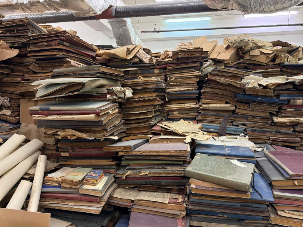 Comoara din beciul Bibliotecii Naționale. Cărți vechi și rare și milioane de documente care riscă să putrezească 952470