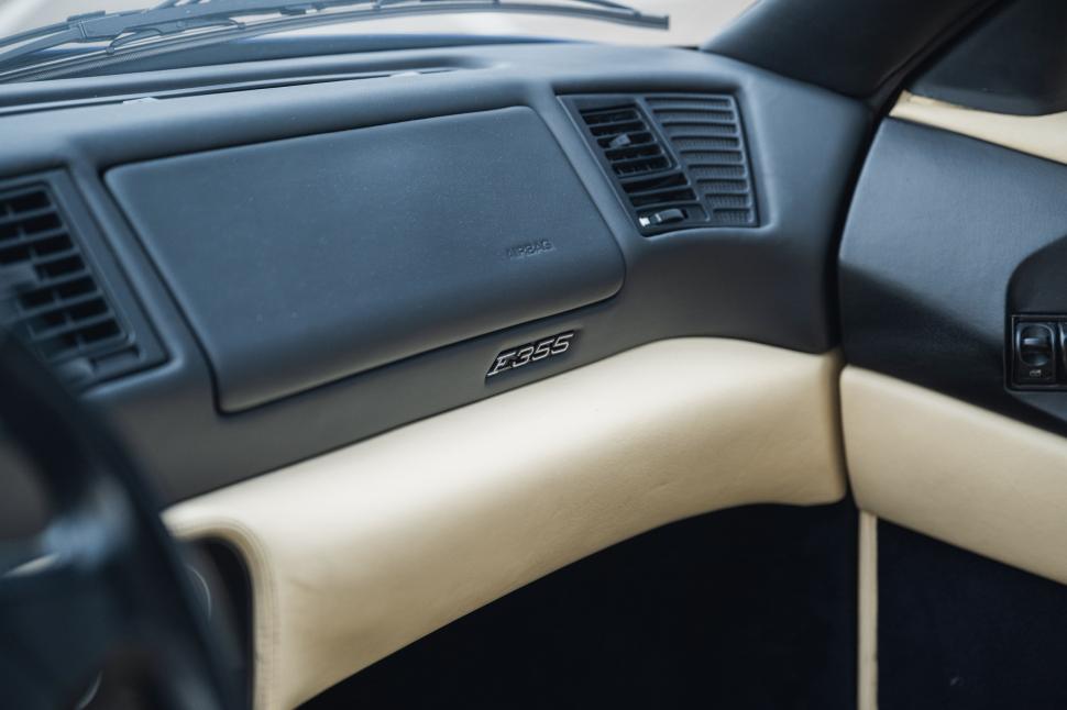 Maşina Ferrari 355 GTS a lui Michael Schumacher a fost scoasă la licitaţie. Era mașina lui de serviciu 952242