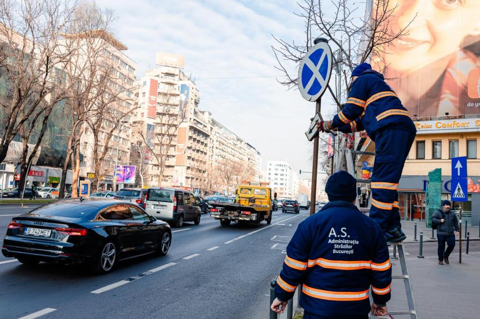 Simboluri și mesaje legionare, lipite pe mai multe indicatoare rutiere din Capitală. Nicușor Dan: ”Este un act ilegal” 952482