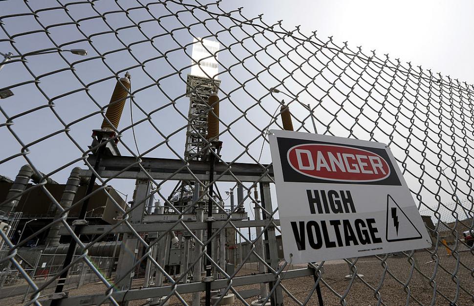 Un câmp de oglinzi în deşert, ce pare extraterestru, a fost cândva viitorul energiei solare. Se închide după 12 ani  951986