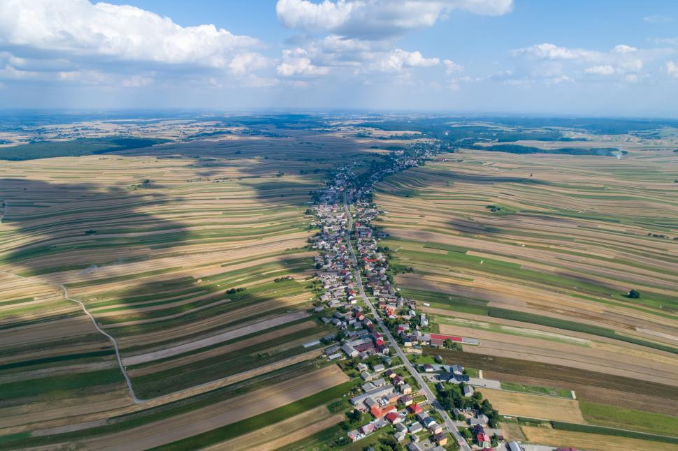 Localitatea în care toți cei 6.000 de oameni stau pe aceeași stradă dintr-un motiv bizar 952342