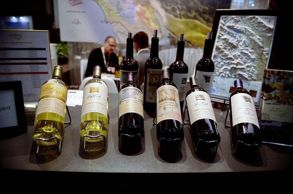 Prosecco cu diamante și vinuri vulcanice. Noile tendinţe pentru băuturile alcoolice au fost prezentate la o expoziţie, în Paris 951994